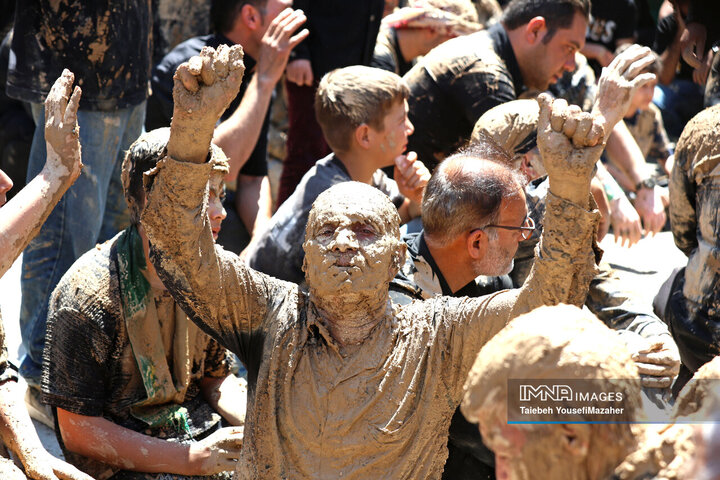 آیین سنتی گل مالی روز عاشورا در شهر دمق