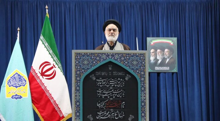 حفظ وحدت و بی‌اعتمادی به دشمن باید محور تصمیم‌گیری‌ها باشد