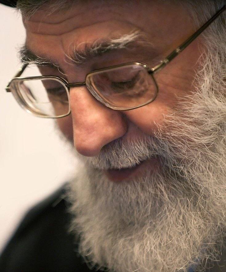 میراثِ مهر و حکمت؛ روایتی از نگاهِ پدری رهبر شهید به شاعران