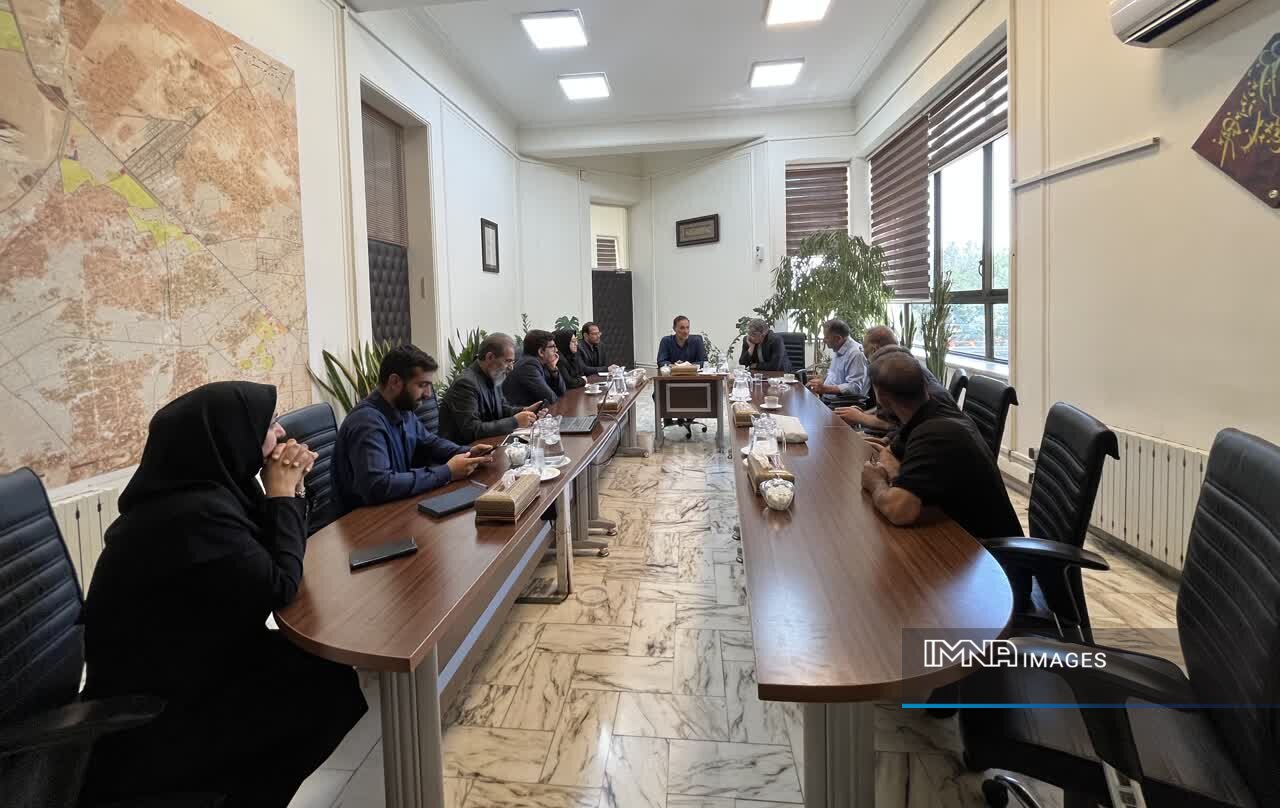 بررسی ۱۰ مطالبه شهروندان منطقه ۲ اصفهان در کمیته نظارتی شورای شهر