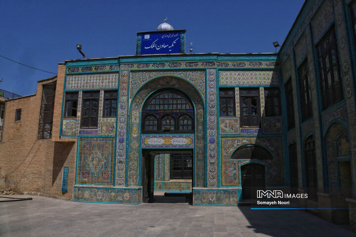 عاشورا در قاب کاشی های تکیه معاون الملک کرمانشاه