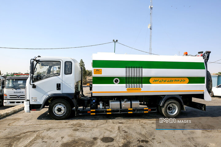 نخستین خودروی مکانیزه جمع‌آوری برگ و نخاله کشور فردا در اصفهان رونمایی می‌شود