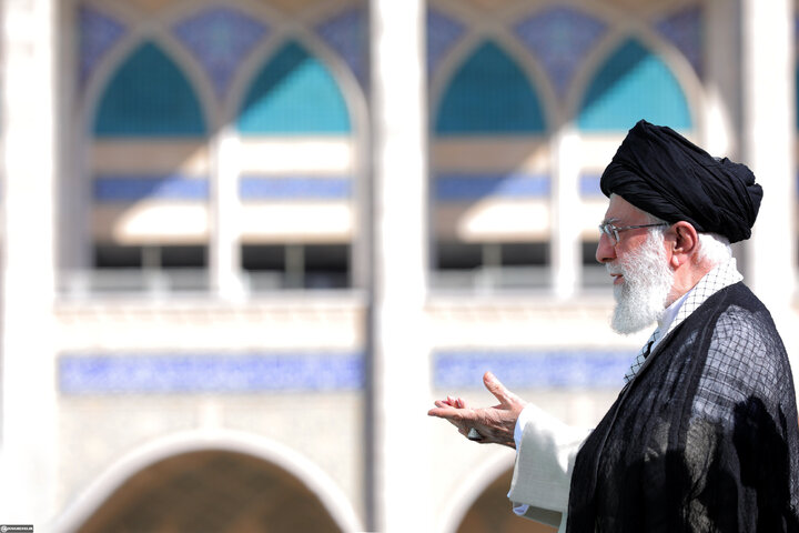 اقامه نماز عید فطر توسط رهبر شهید انقلاب - 1398
