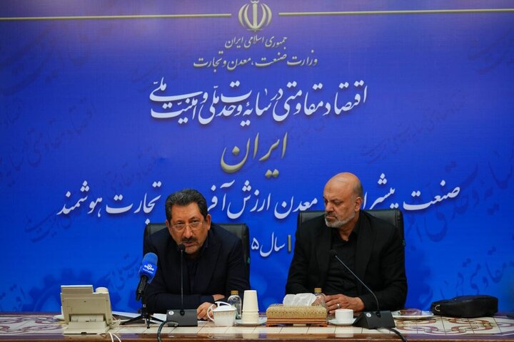 اتابک: واحدهای صنعتی با تکیه بر توان داخلی و فناوری‌ها نوسازی می‌شوند