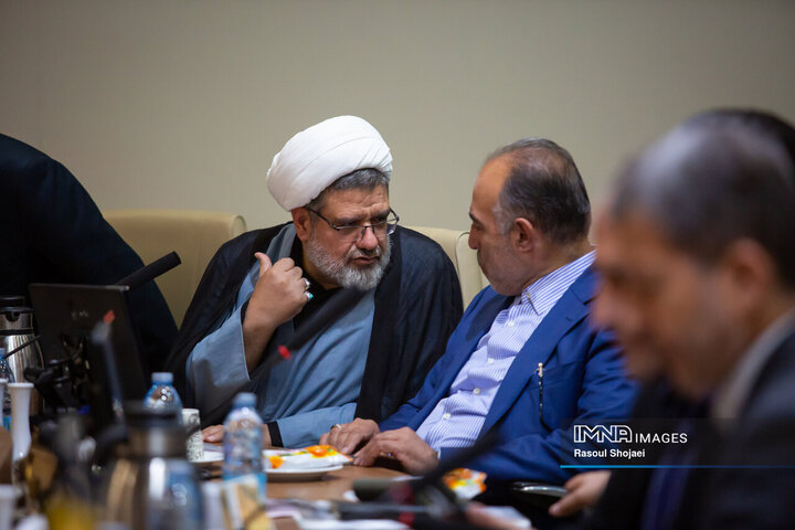 آیین تفاهم نامه همکاری استانداری اصفهان و کمیسیون ملی ایسسکو