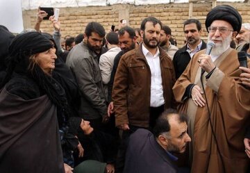 روایت حضور رهبر شهید در زلزله کرمانشاه؛ وقتی امید در دل آوار زنده شد