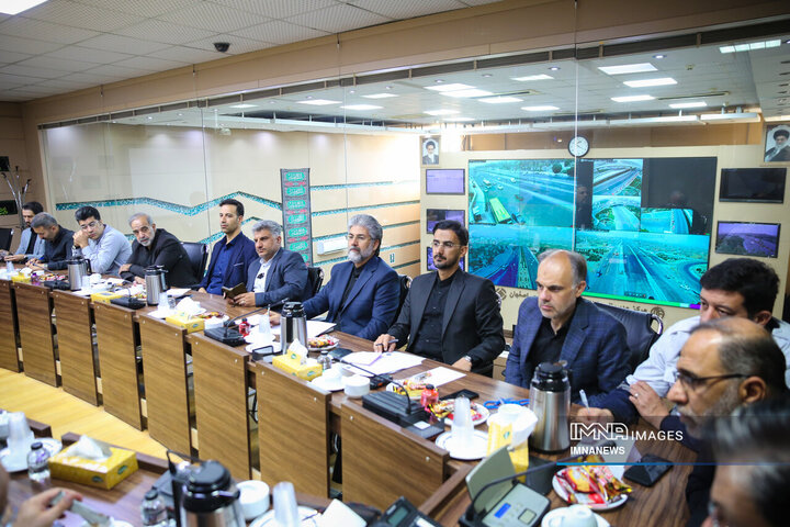 استفاده از ۱۷ سامانه VMS و ۱۹ خودروی کنترل ترافیک برای هدایت زائران در شهر اصفهان