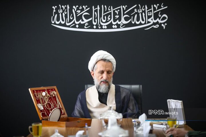 اهدای طلا نشانگر ارادت عمیق بانوان به نظام جمهوری اسلامی است