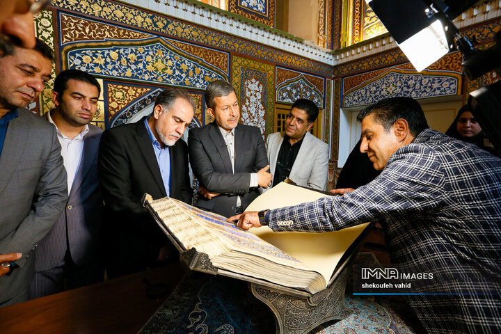 رونمایی از قرآن خطی