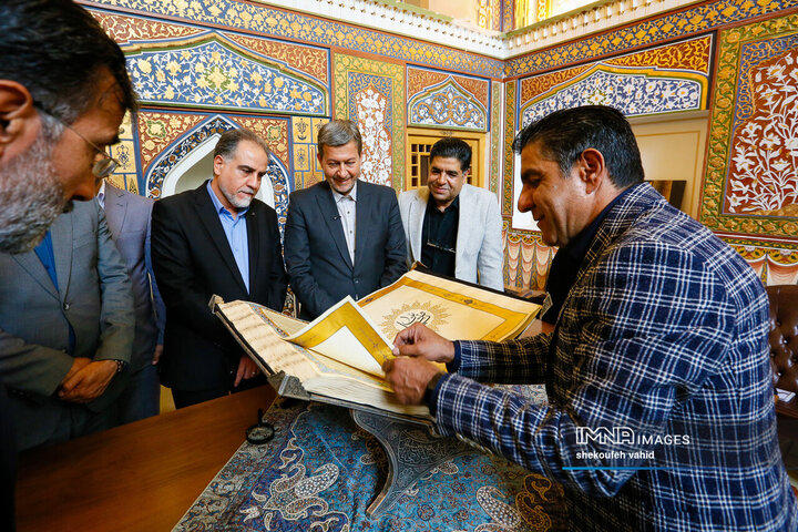رونمایی از قرآن خطی