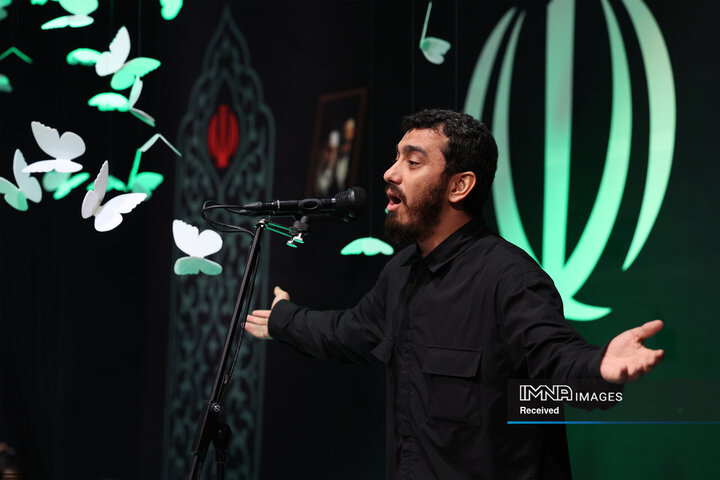 مراسم وداع با پیکر قائد شهید انقلاب اسلامی در جوار حسینیه امام خمینی(ره)
