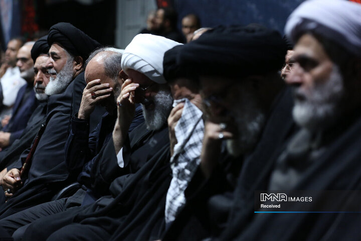 مراسم وداع با پیکر قائد شهید انقلاب اسلامی در جوار حسینیه امام خمینی(ره)