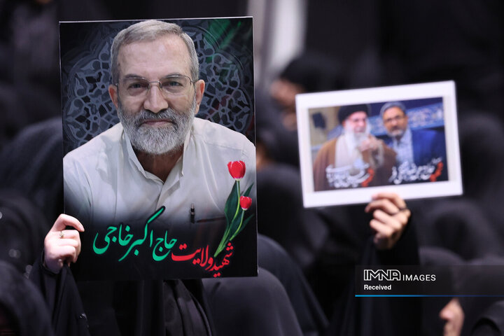 مراسم وداع با پیکر قائد شهید انقلاب اسلامی در جوار حسینیه امام خمینی(ره)