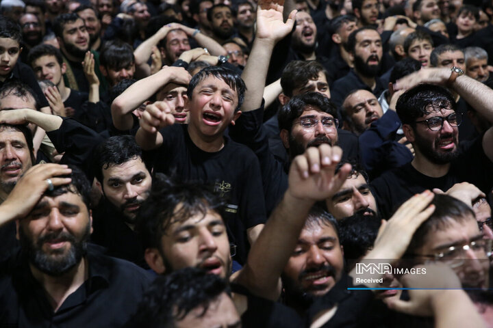 مراسم وداع با پیکر قائد شهید انقلاب اسلامی در جوار حسینیه امام خمینی(ره)