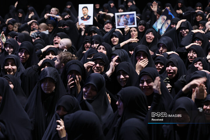 مراسم وداع با پیکر قائد شهید انقلاب اسلامی در جوار حسینیه امام خمینی(ره)
