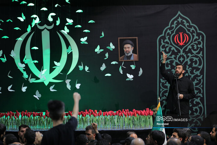 مراسم وداع با پیکر قائد شهید انقلاب اسلامی در جوار حسینیه امام خمینی(ره)