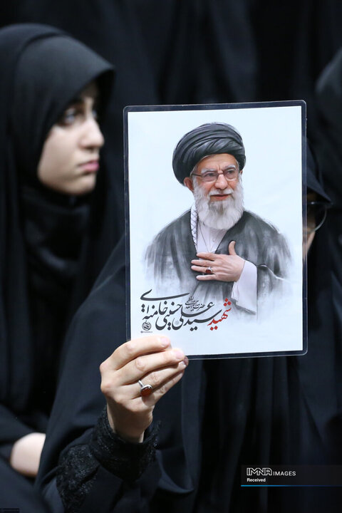 مراسم وداع با پیکر قائد شهید انقلاب اسلامی در جوار حسینیه امام خمینی(ره)