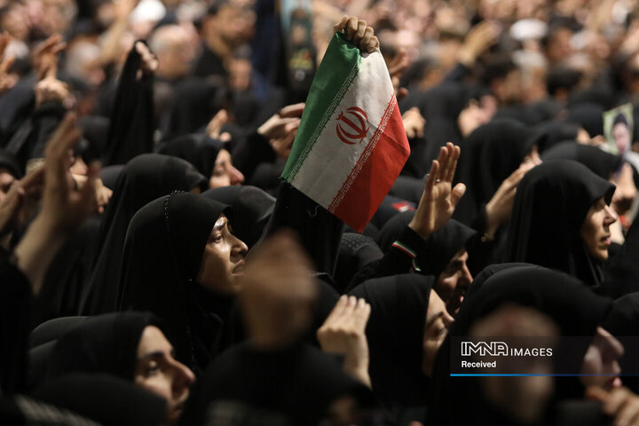 مراسم وداع با پیکر قائد شهید انقلاب اسلامی در جوار حسینیه امام خمینی(ره)