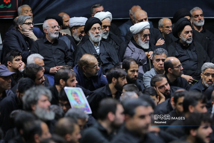 مراسم وداع با پیکر قائد شهید انقلاب اسلامی در جوار حسینیه امام خمینی(ره)