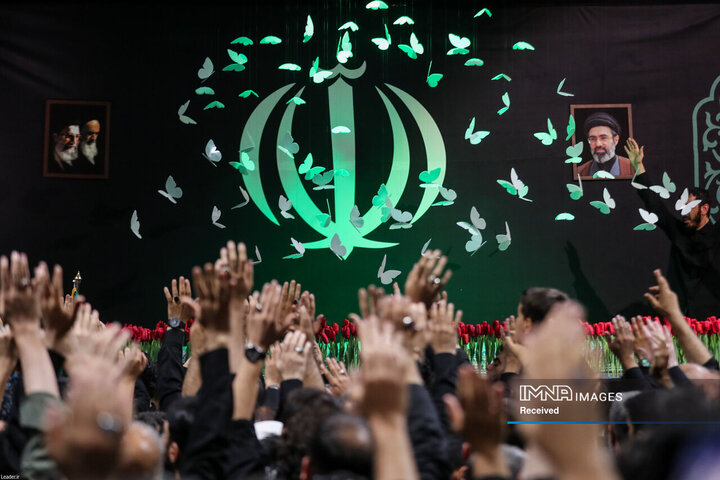 مراسم وداع با پیکر رهبر شهید انقلاب اسلامی در جوار حسینیه امام خمینی(ره)