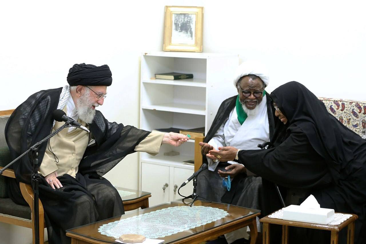 او پدر یک امت بود