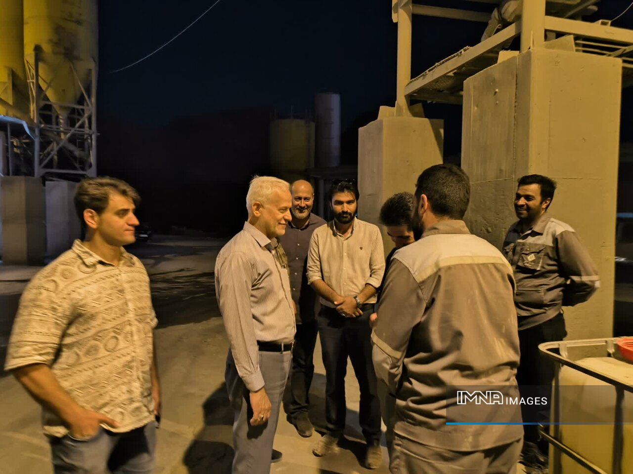 بازدید شبانه شهردار اصفهان از مجتمع تولیدی صفه؛ تأکید بر پشتیبانی از پروژه‌های عمرانی شهر