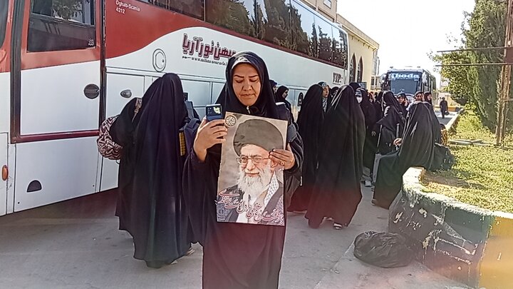 بدرقه زائران یاسوجی برای حضور در آیین وداع با رهبر شهید