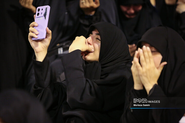 حال و هوای مصلای تهران ساعاتی قبل از آغاز وداع با رهبر شهید انقلاب