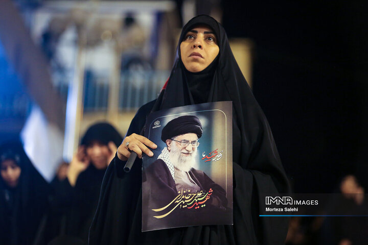 حال و هوای مصلای تهران ساعاتی قبل از آغاز وداع با رهبر شهید انقلاب