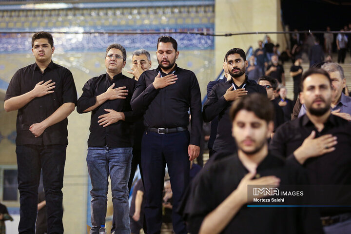 حال و هوای مصلای تهران ساعاتی قبل از آغاز وداع با رهبر شهید انقلاب
