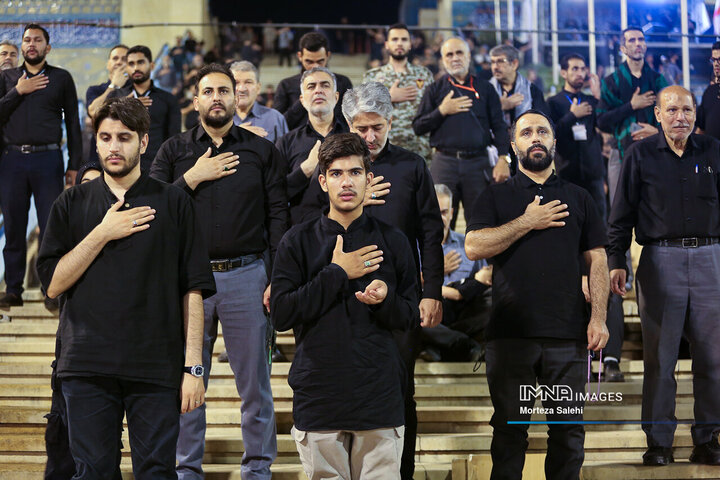 حال و هوای مصلای تهران ساعاتی قبل از آغاز وداع با رهبر شهید انقلاب