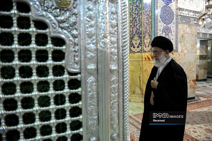 حضور رهبر شهید انقلاب در حرم حضرت معصومه