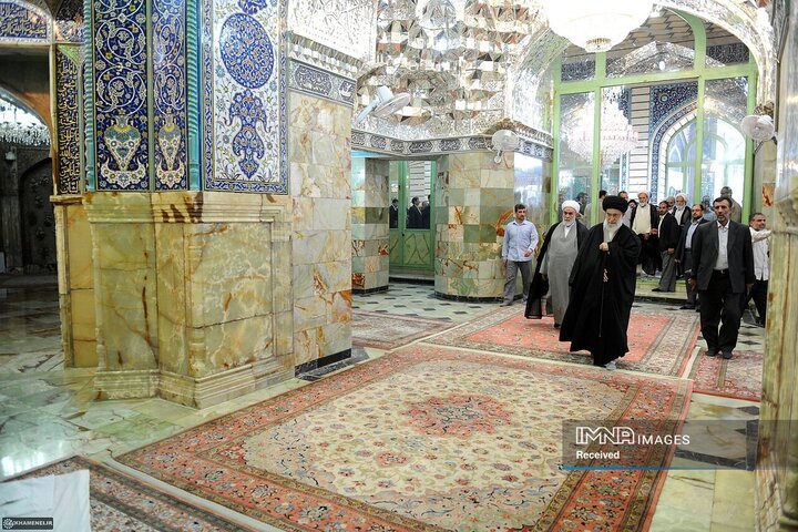 حضور رهبر شهید انقلاب در حرم حضرت معصومه