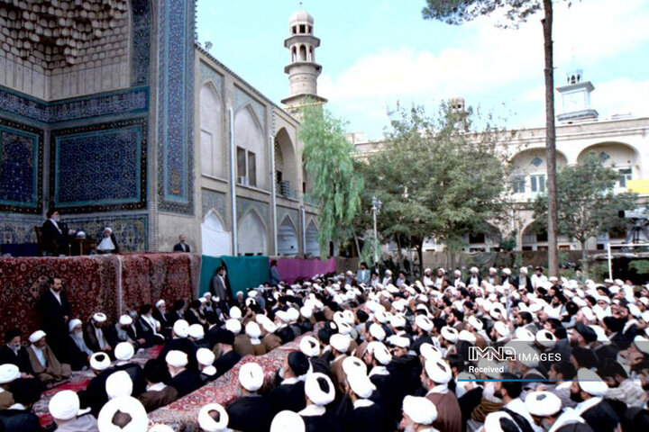 حضور رهبر شهید انقلاب در مدرسه فیضیه
