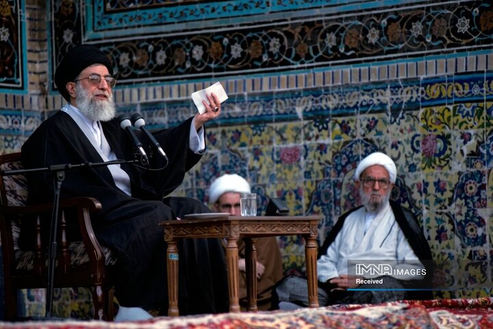 حضور رهبر شهید انقلاب در مدرسه فیضیه
