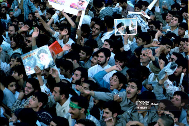 سخنرانی رهبر شهید انقلاب در حرم حضرت معصومه(س)