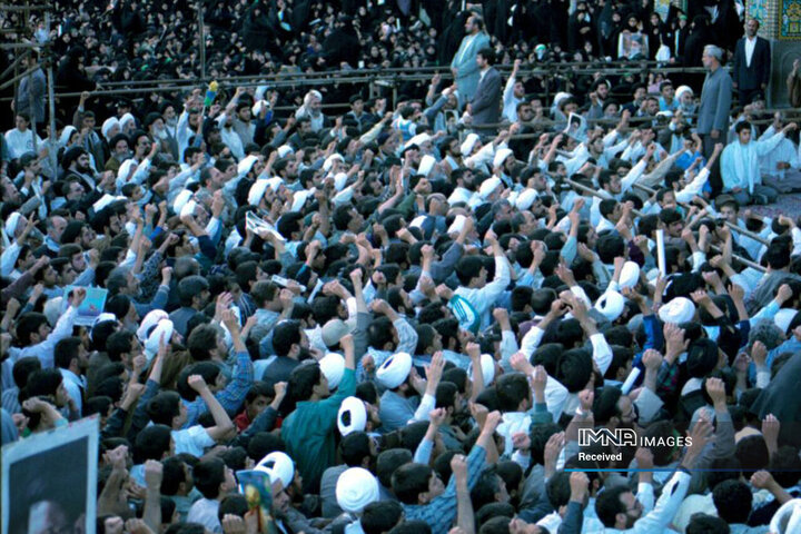 سخنرانی رهبر شهید انقلاب در حرم حضرت معصومه(س)