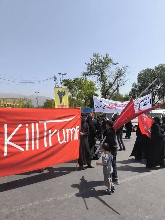 شعارهای انتقام از خون رهبر شهید توجه رسانه‌ها را جلب کرد