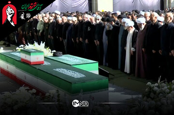 Nation Continues Second Day of Mourning for Martyred Leader in Tehran