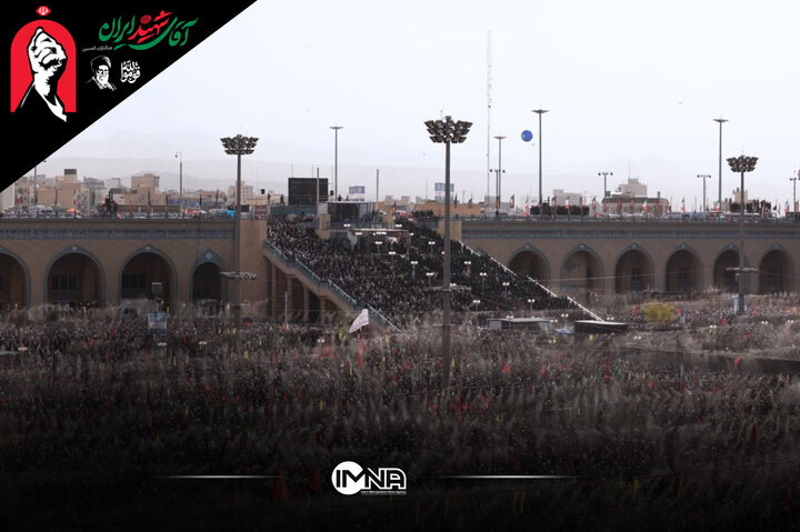 حضور سردار وحیدی در مراسم اقامه نماز بر پیکر رهبر شهید انقلاب و خانواده ایشان