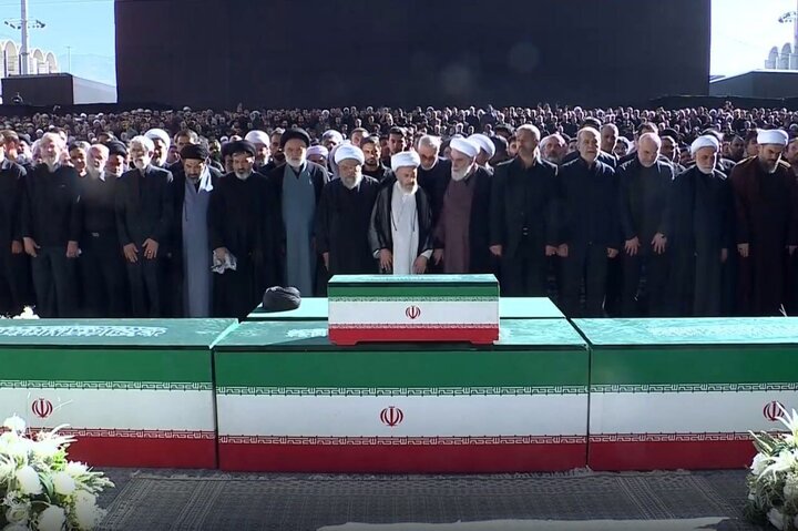 نماز بر قامتِ امامِ نماز