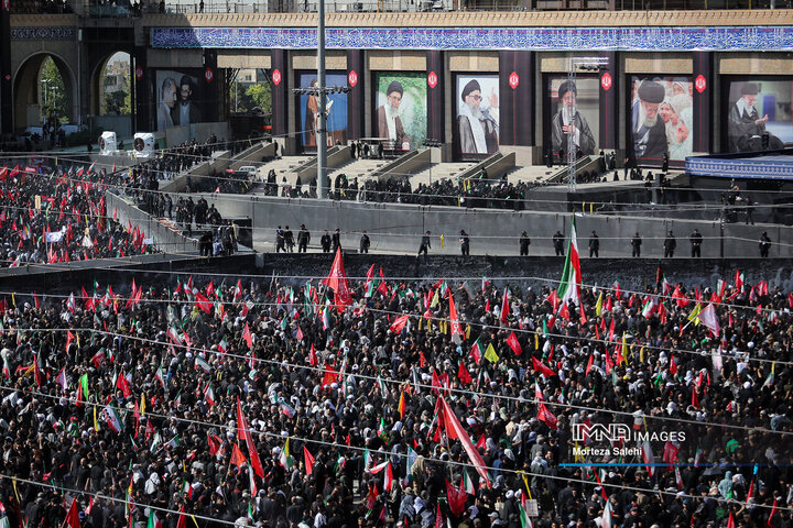 اقامه نماز بر پیکر رهبر شهید انقلاب