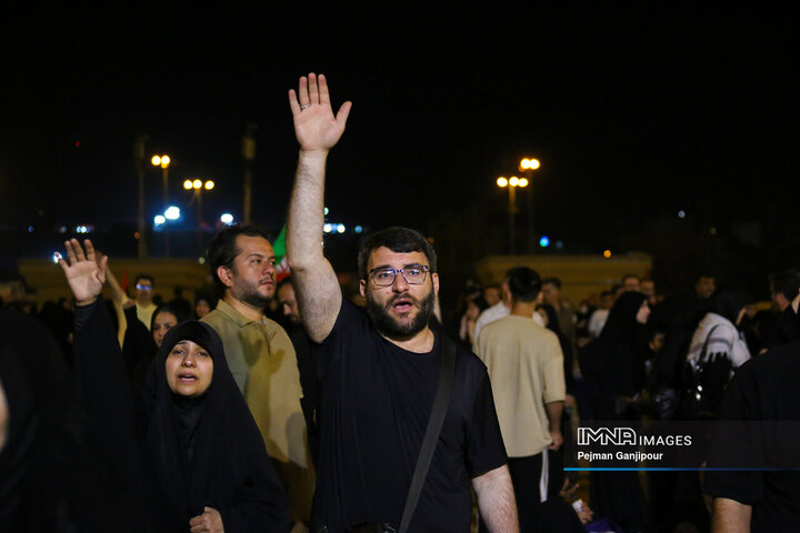 وداع شبانه با پیکر مطهر رهبر شهید انقلاب