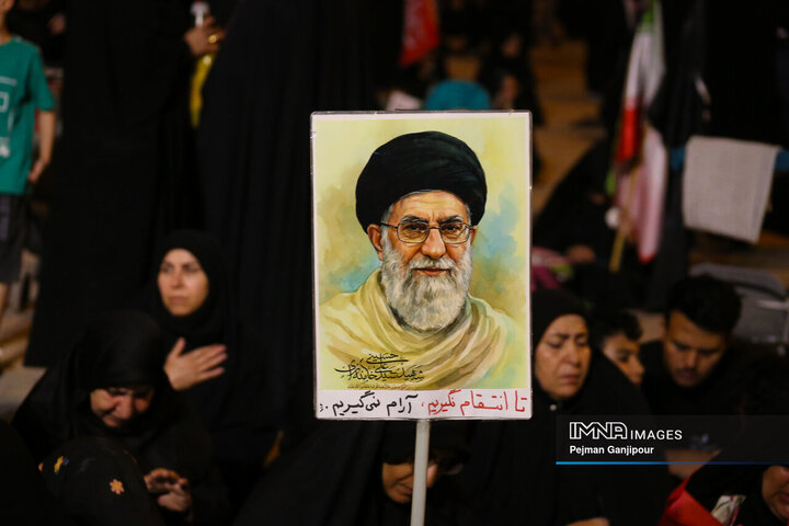 وداع شبانه با پیکر مطهر رهبر شهید انقلاب