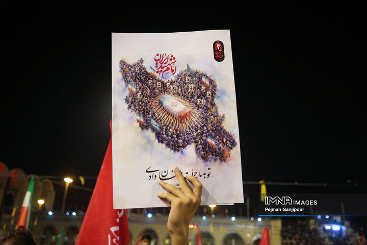 وداع شبانه با پیکر مطهر رهبر شهید انقلاب