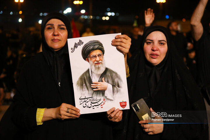 وداع شبانه با پیکر مطهر رهبر شهید انقلاب
