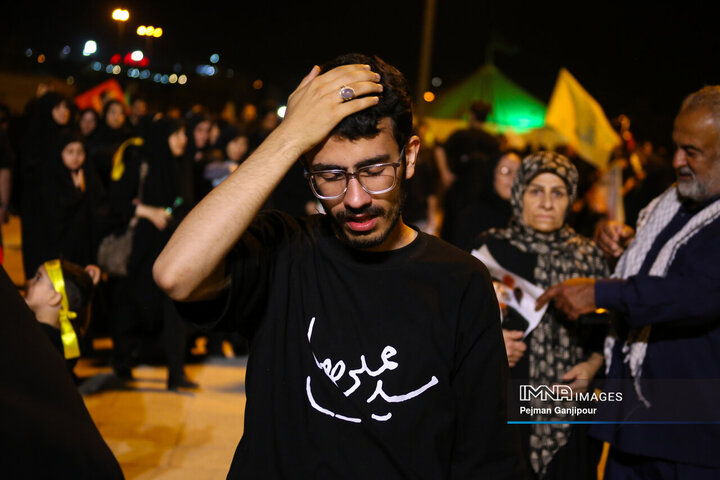 وداع شبانه با پیکر مطهر رهبر شهید انقلاب