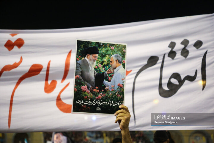 وداع شبانه با پیکر مطهر رهبر شهید انقلاب