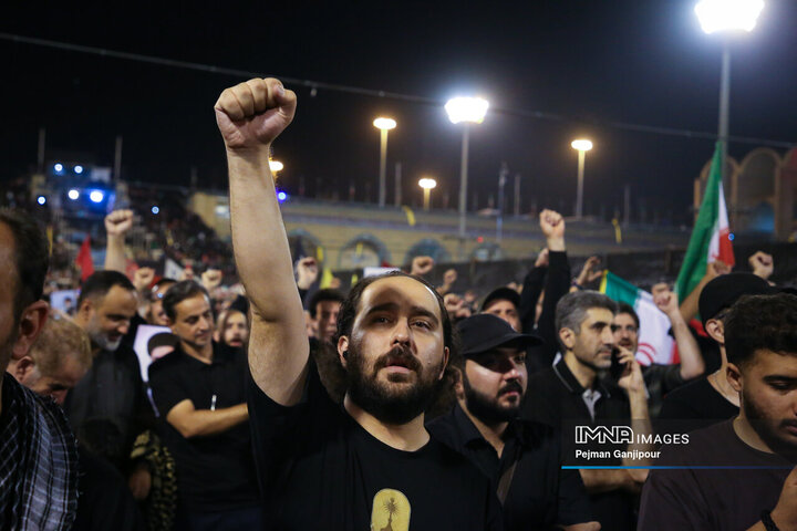 وداع شبانه با پیکر مطهر رهبر شهید انقلاب