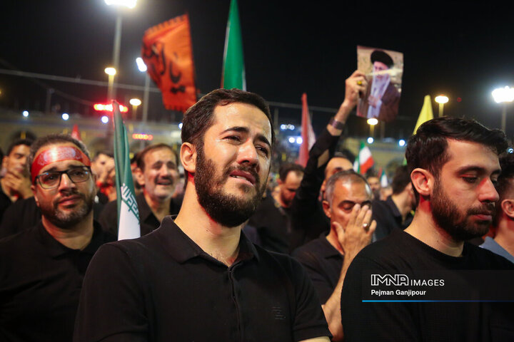 وداع شبانه با پیکر مطهر رهبر شهید انقلاب